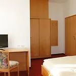 ゲストハウス Kaden 3*